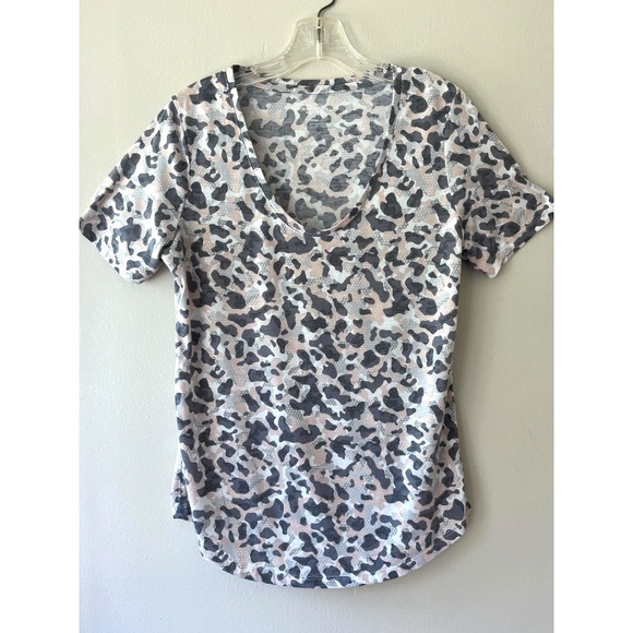 Old Navy‎ Sz M Lightweight Scoop Neck Blouse Tee Shirt Camo Top Stretch - Picture 2 of 5